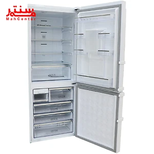 تصویر یک یخچال فریزر ایستاده با طراحی درب بالا برای یخچال و درب پایین برای فریزر را نشان می‌دهد.